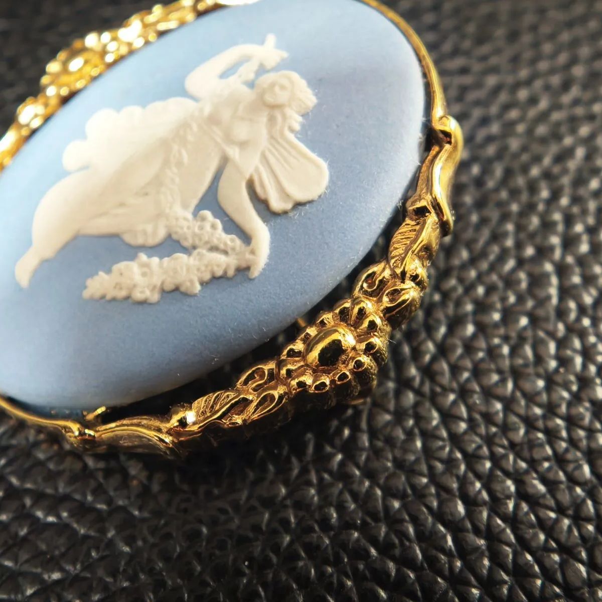 箱つき•WEDG WOOD（ウェッジウッド）ブローチ