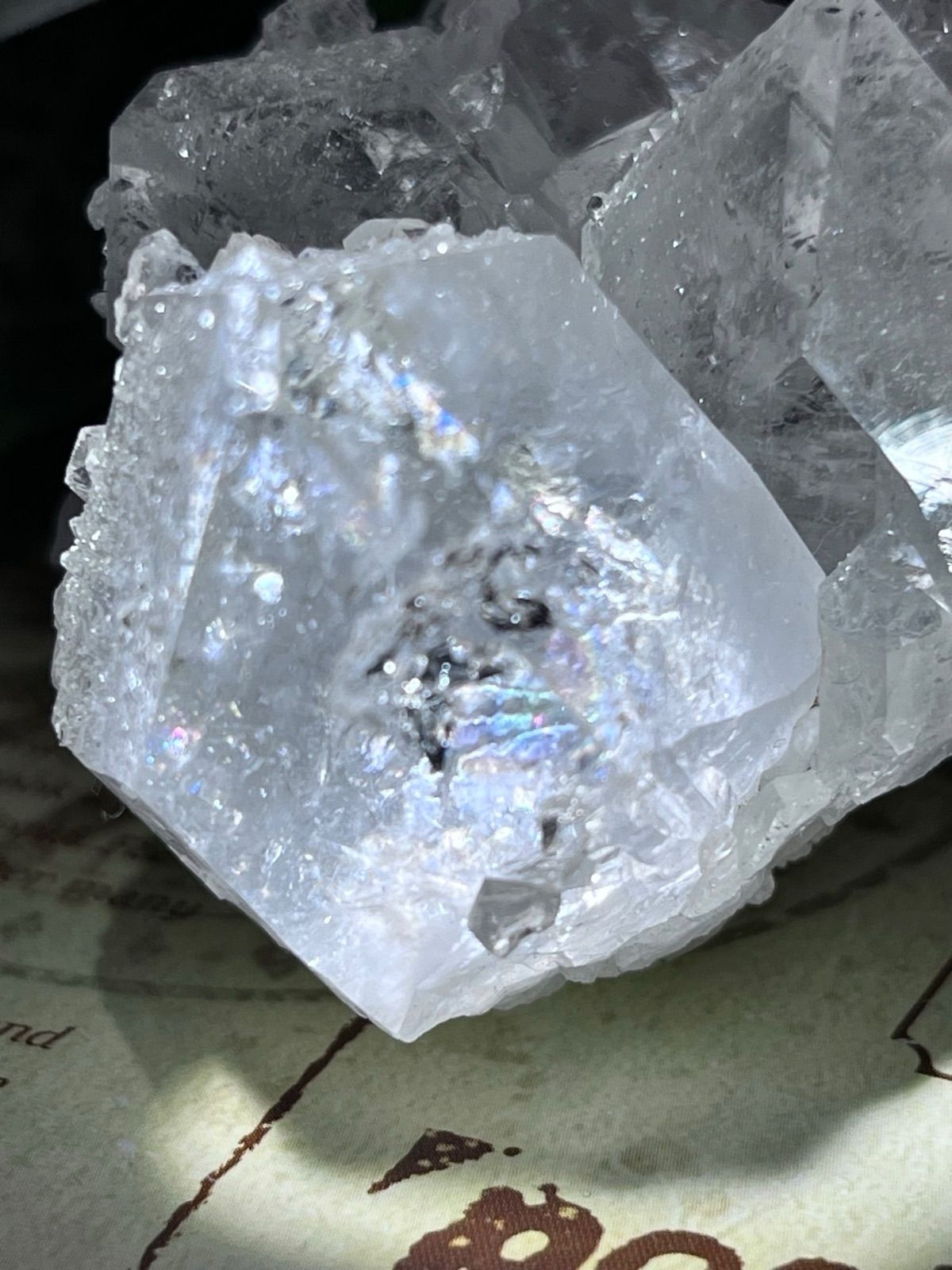 天使の水晶✨　レインボー　アポフィライト　ラフストーン　原石　クラスター 天使の水晶✨ レインボー アポフィライト ラフストーン 原石