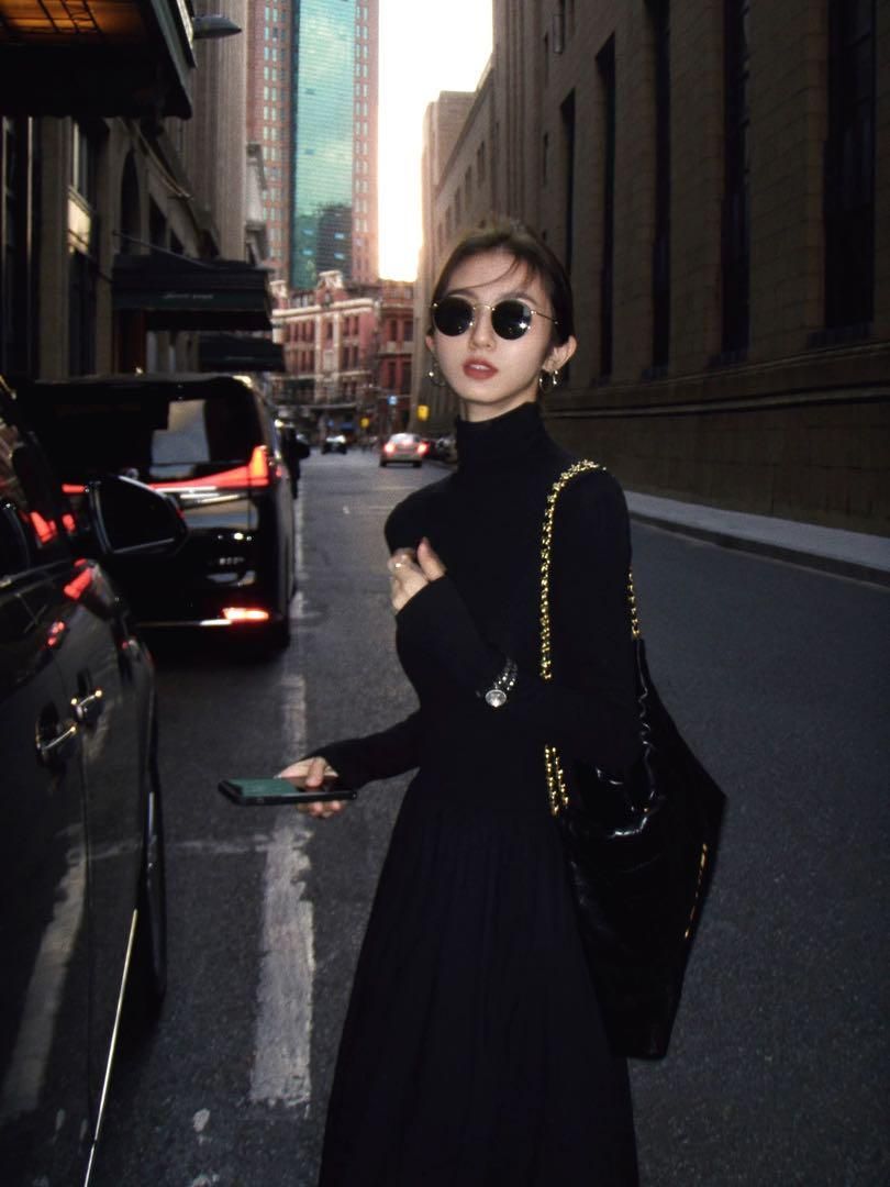 大人 春のハイネックニットロングワンピースデートにも最適