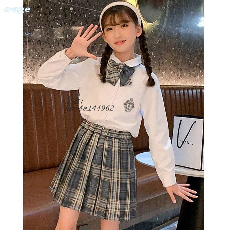 スカートスーツ