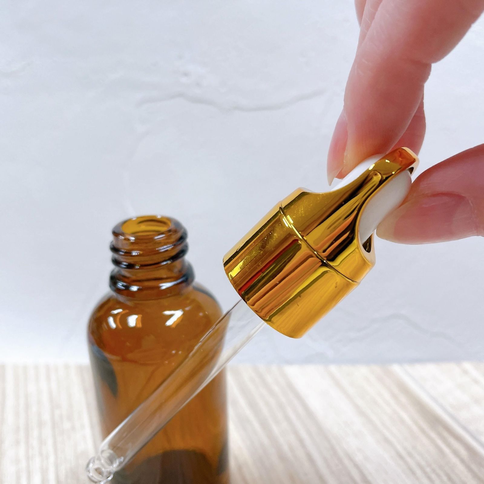 【バスケットキャップ スポイト ボトル】30ml ×1本 ブラウン ガラス製 ゴールド 遮光 化粧水 エッセンシャルオイル 美容液 アロマ 詰替 容器 茶色 高級 おしゃれ