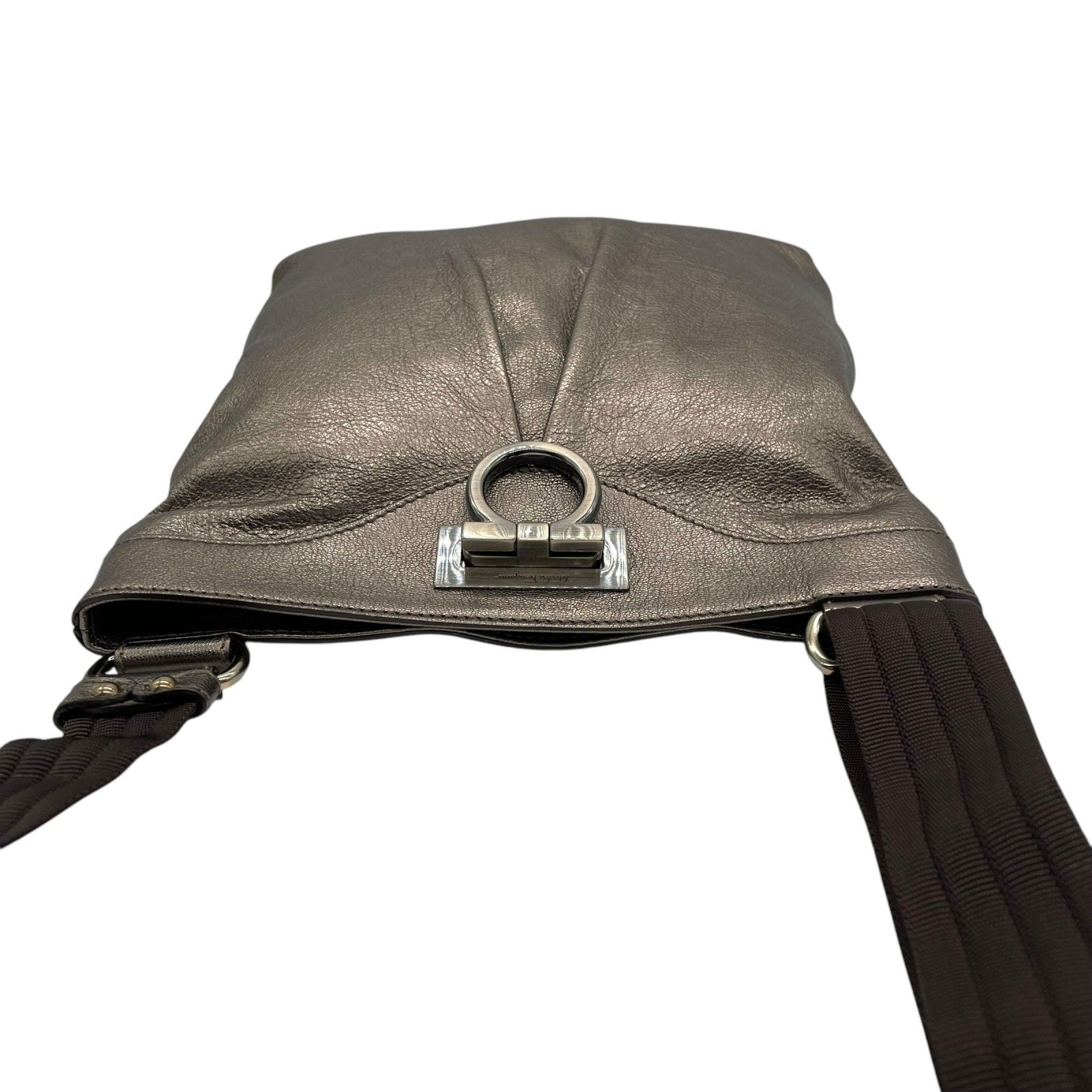 ✨極美品✨サルヴァトーレフェラガモ ガンチーニ ショルダーバッグ 肩掛け 黒色 サルヴァトーレフェラガモ ガンチーニ ショルダーバッグ レディース