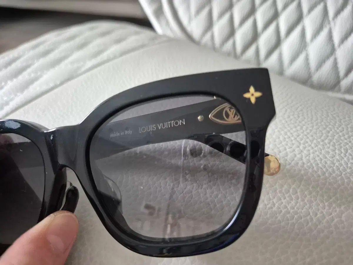 激安特価で販売中！ ルイヴィトン サングラス ブラック ウェリントン 最安値に挑戦。