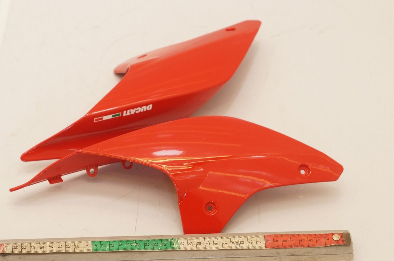 ドゥカティ パニガーレV2 V4 S 純正 シートカウル テールカウル 赤 左右 48216881A 48216891A