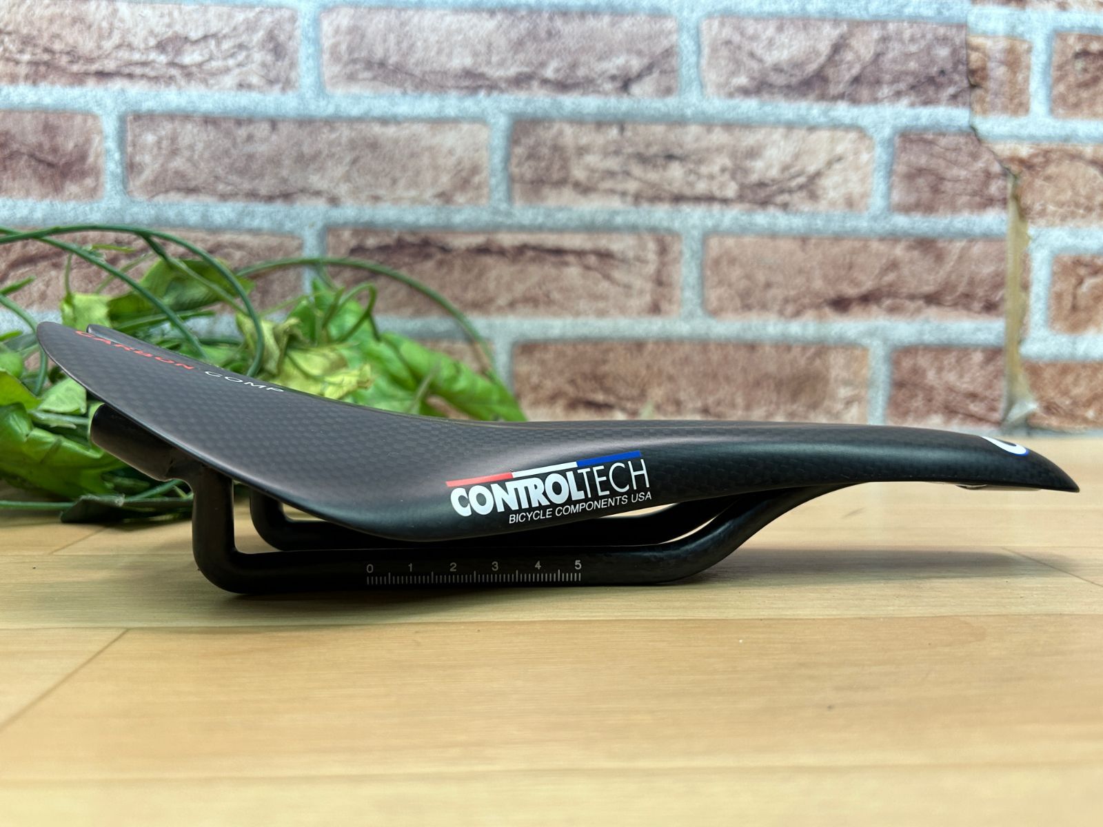 大特価sale!! 未使用品!! CONTROLTECH CARBON COMP SADDLE 126g コントロールテック 超軽量 フルカーボンサドル  ロード ミニベロ クロス ピスト MTB 同梱発送承り中!! M-755 - メルカリ