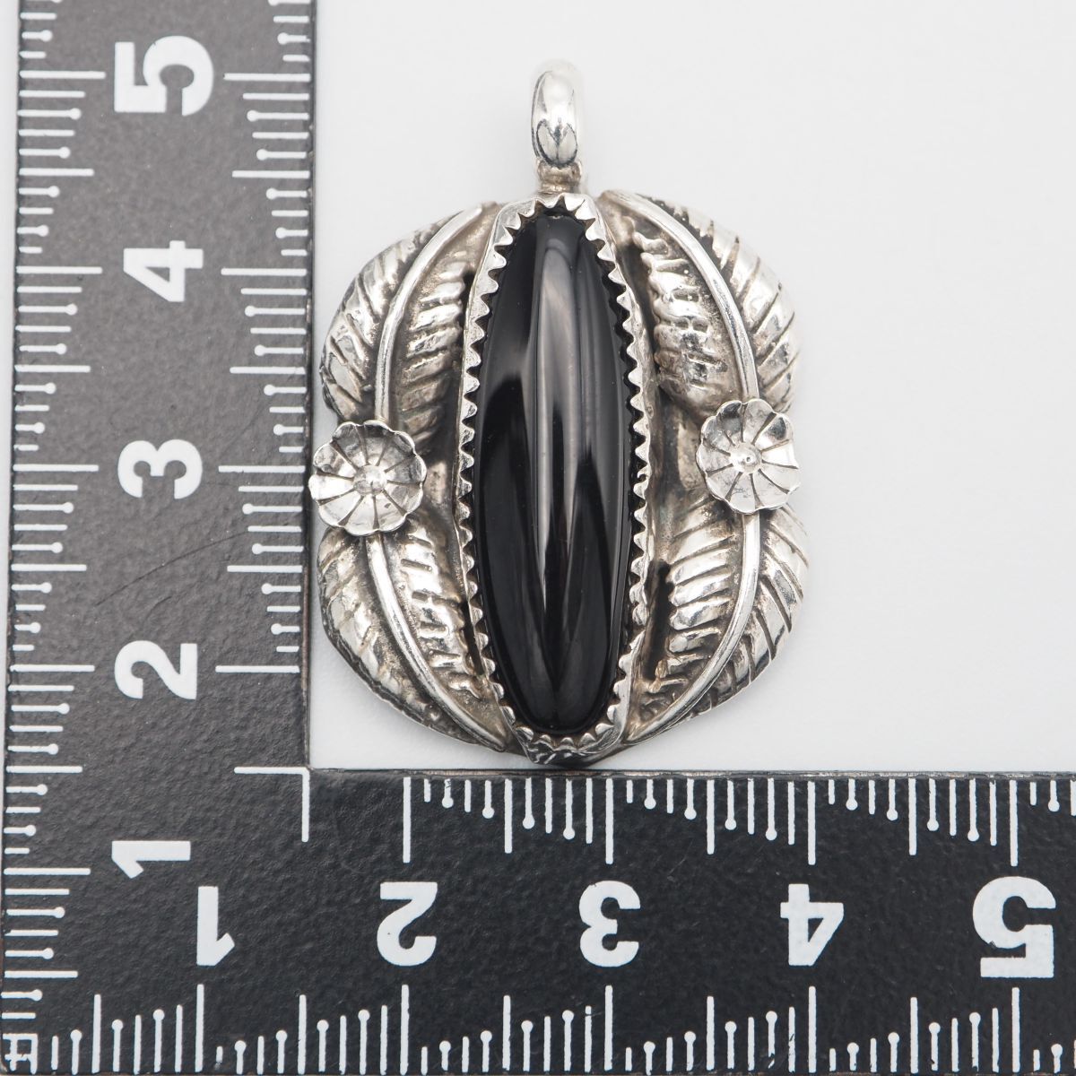 J236 ナバホ オニキス MCNEILLEY STERLING刻印 ペンダント トップ