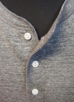 ヘンリーネックTシャツ