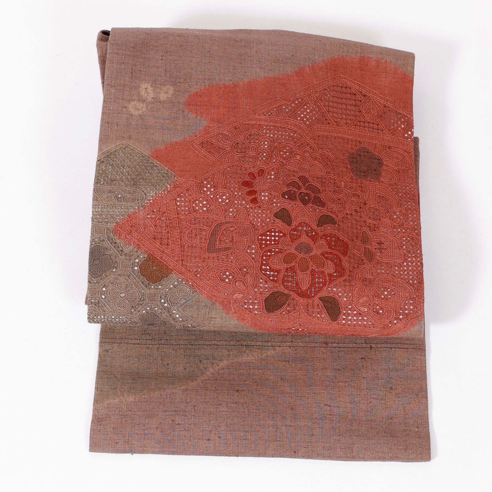 名古屋帯　汕頭刺繍　茶　赤　花　幾何学模様　帽子絞り　縫いとり絞り　/1077 名古屋帯 汕頭刺繍 茶 赤 花 幾何学模様 帽子絞り 縫いとり絞り /1077