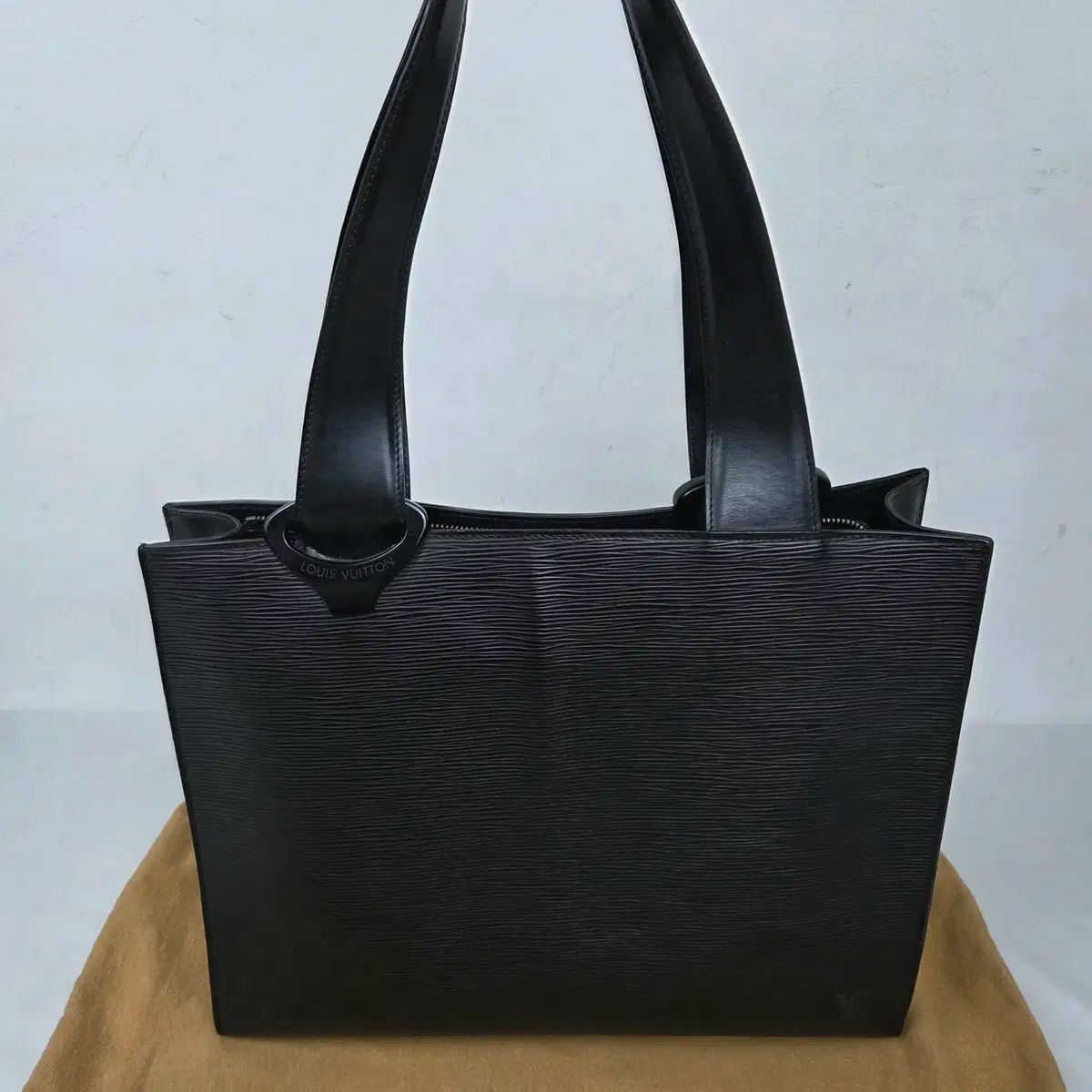 美品✨️LOUISVUITTON　エピスフロ　 円筒形ショルダーバッグ 黒 155372.jpg