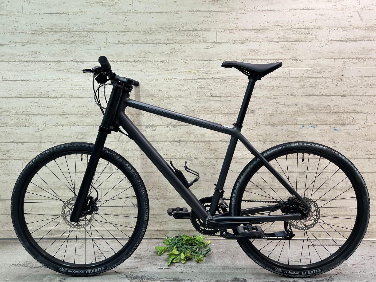 テルスポ イチ推し!! ほぼ未使用!! CANNONDALE BADBOY2 2025