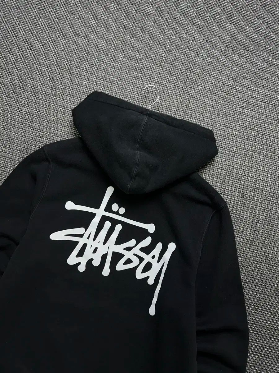 STUSSY ステューシー ベーシックロゴ 黒 フード付きTシャツ