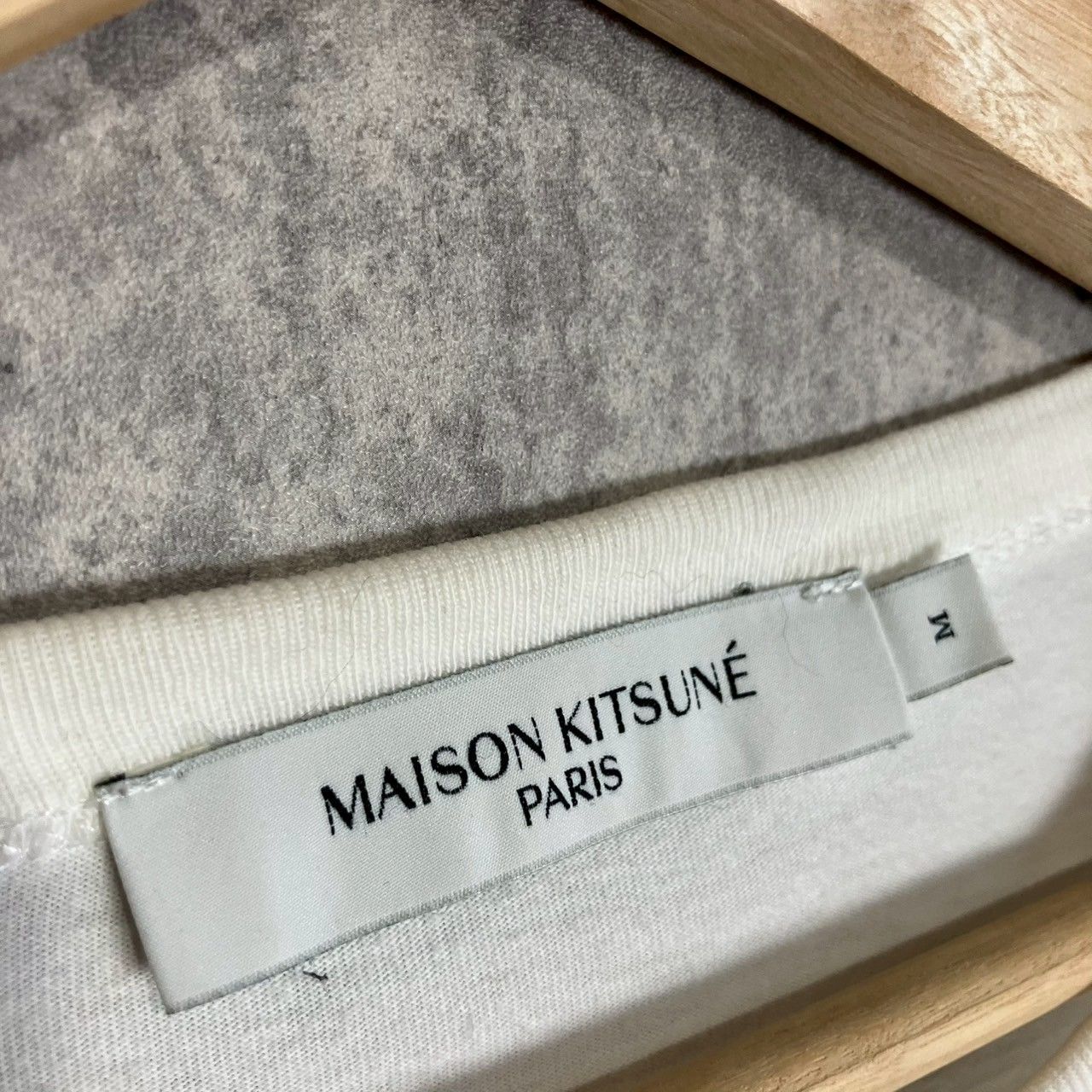 メゾンキツネ ロンT ロゴワッペン ワンポイント 白 Mサイズ お値段交渉を受け付けます