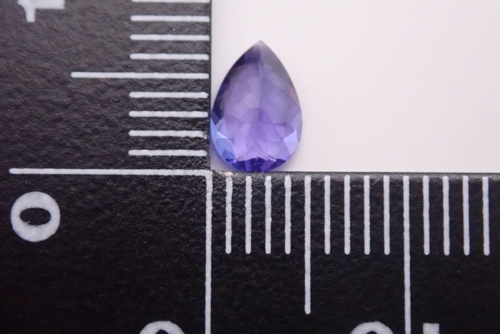 天然ゾイサイト(タンザナイト) ルース 0.600ct* 最高 約6mm×4mm