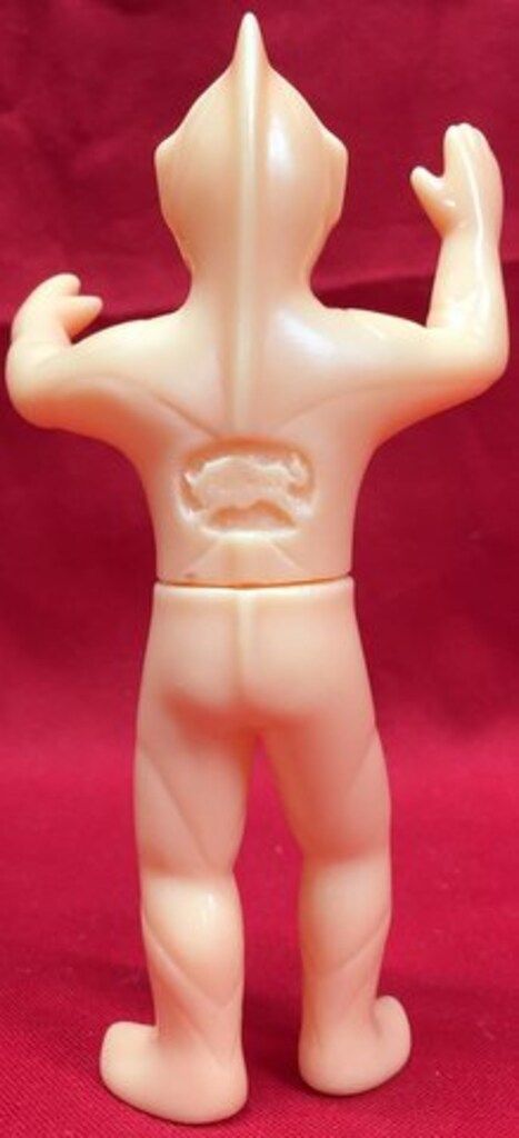 M1号 NEWブルマァクタイプの怪獣シリーズ ニセウルトラマン肌色未塗装