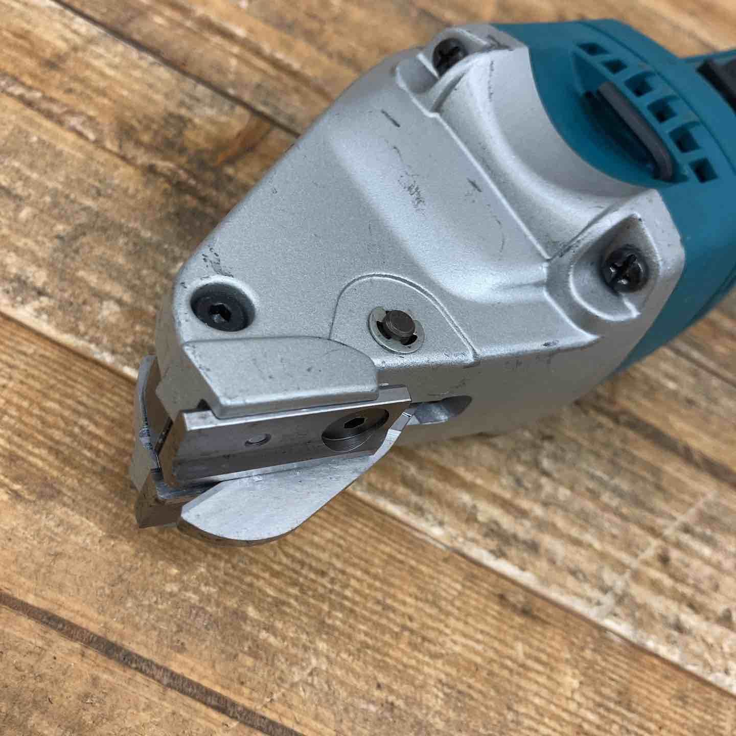 中古品】 マキタ(makita) ストレートシャー JS1601 鉄板 トタン 中古品】 マキタ(makita) ストレートシャー JS1601 鉄板 トタン