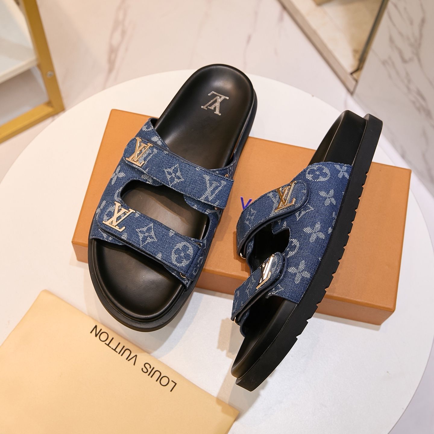 上品♪ Louis Vuitton サンセットコンフォートサンダル Louis Vuitton ルイ・ヴィトン サンセット コンフォート