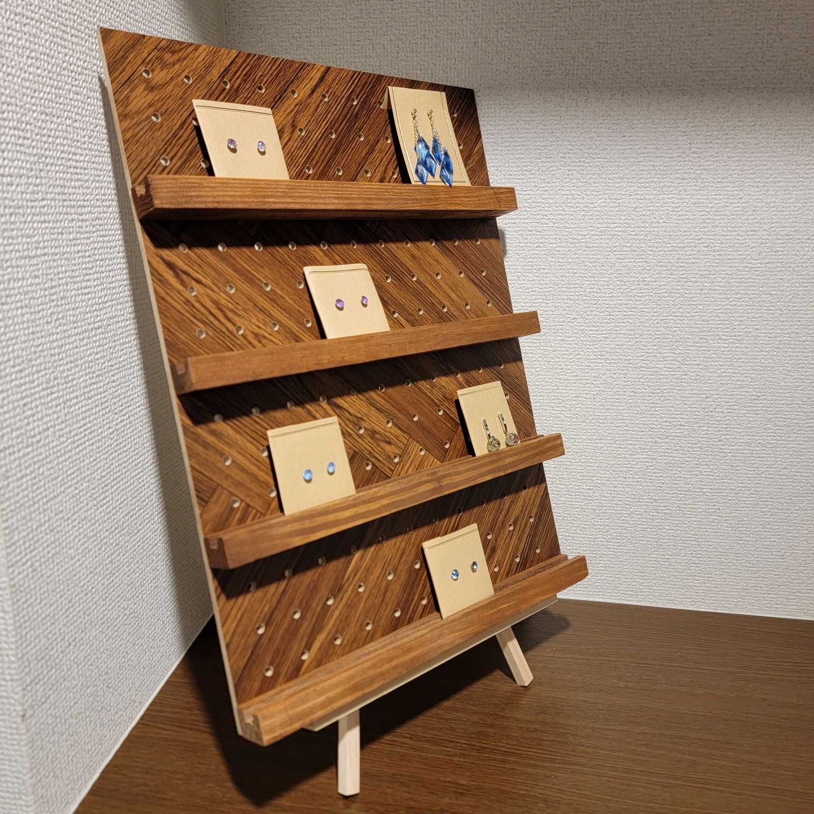 新品】【ハンドメイド】アクセサリー ディスプレイ 什器 イーゼル付き