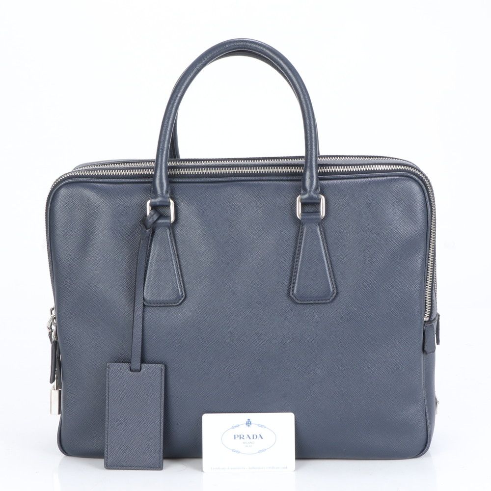 本日限定　未使用近い ビジネスバッグ　サフィアーノ　プラダ　保証書 極美品 プラダ ギャランティカード付 三角ロゴ サフィアーノ レザー