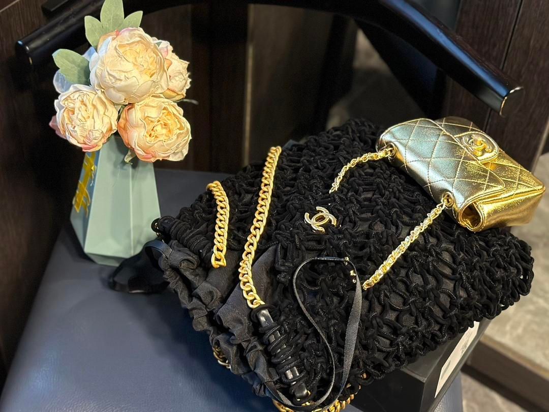 CHANELシャネルのブラック編み込みビーチバッグ