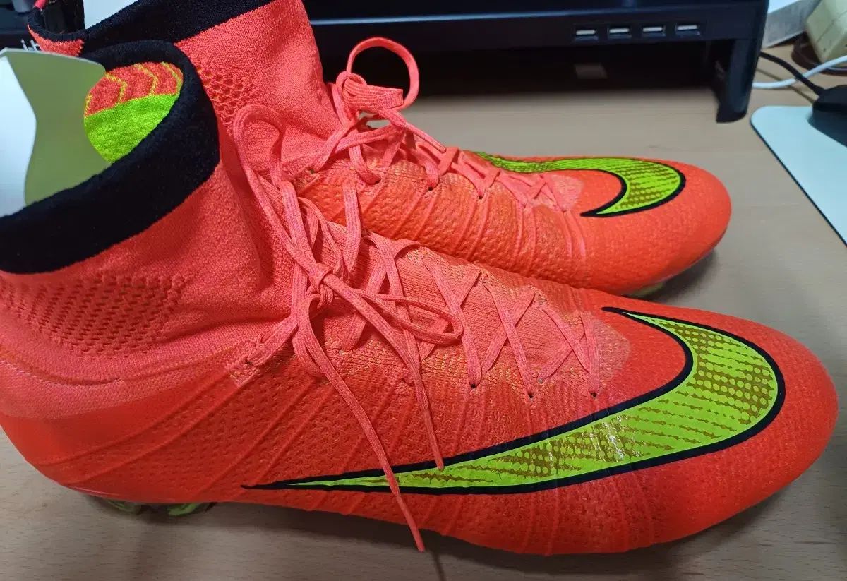 Nike マーキュリアルスーパーフライサッカーシューズ ピンク/オレンジ