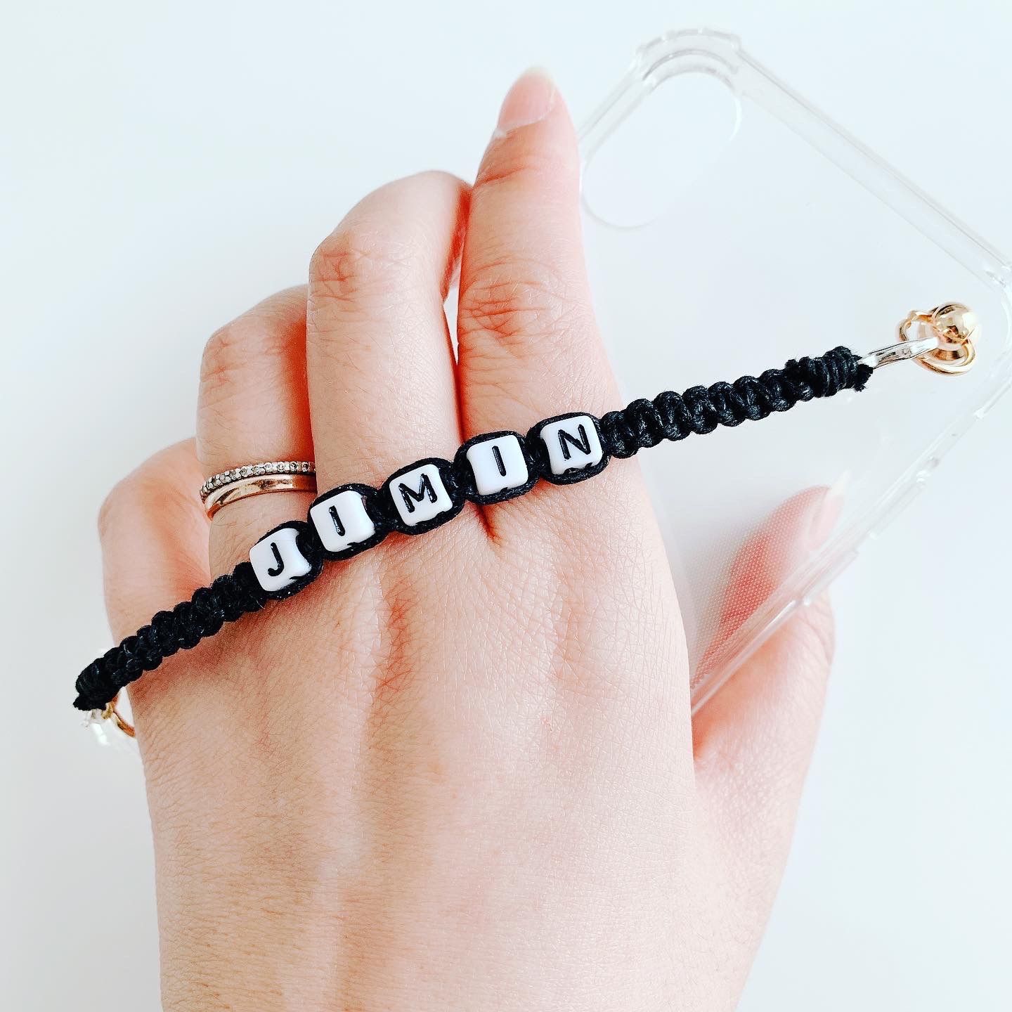 オーダーメイド ミサンガスマホチェーン 文字入り 名入れ - メルカリ