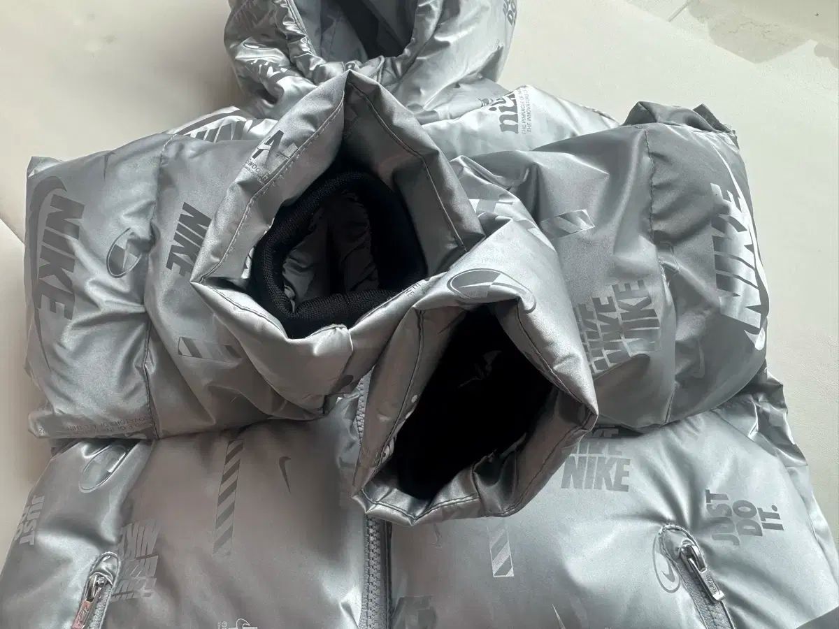 ナイキキッズ シルバーダックダウン