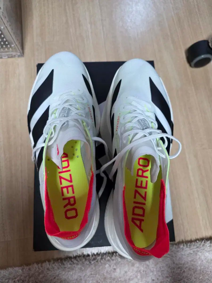 アディゼロ プロ4