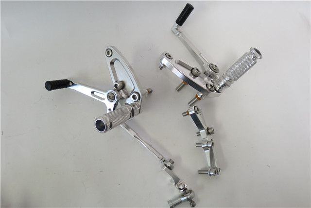 最短翌営業日発送。 TRIUMPH Bonneville ボンネビル 2001-2015 CNC 調整式 バックステップB銀