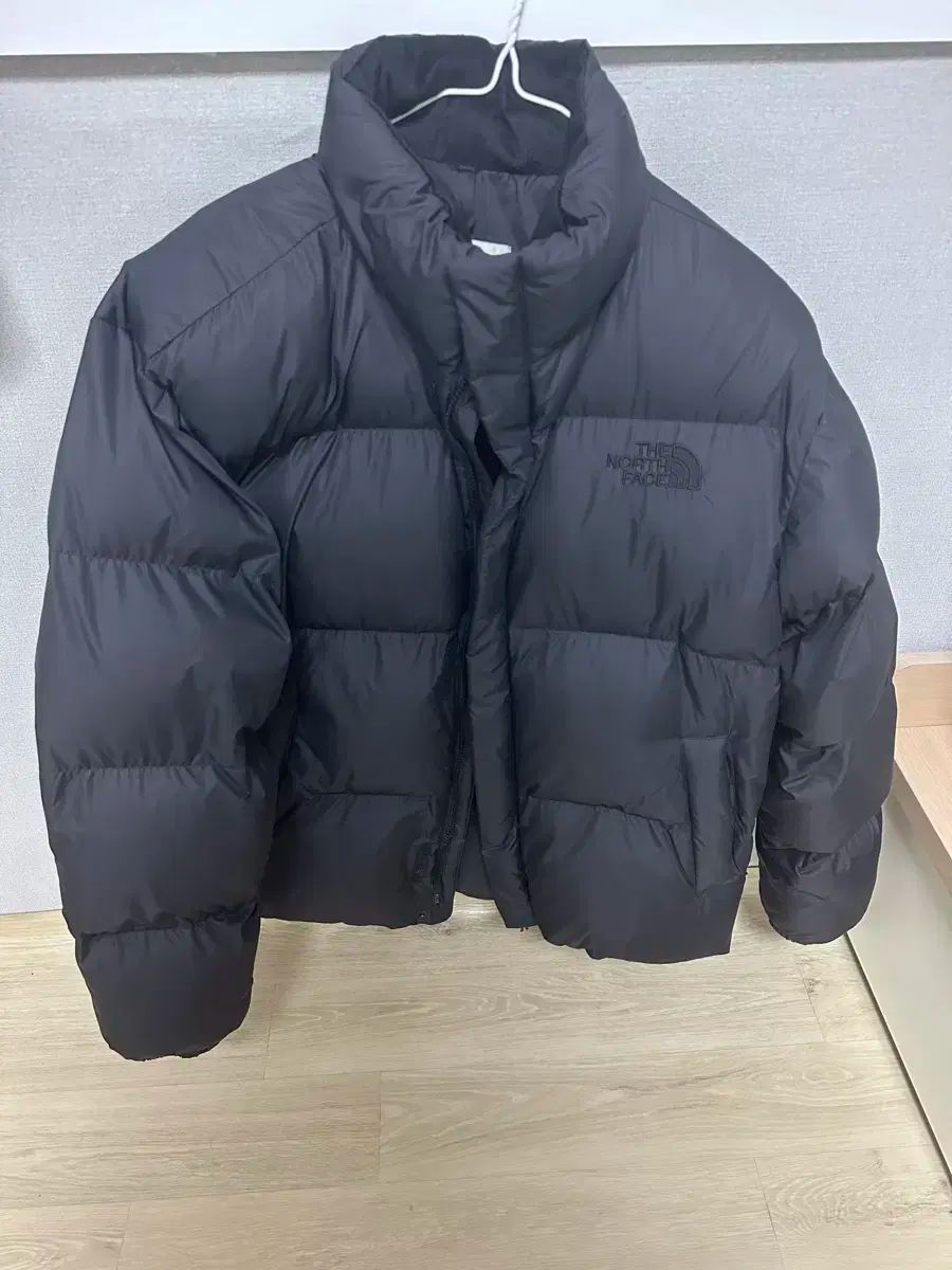 ノースフェイスブラックロゴ ショートパッド (新品)