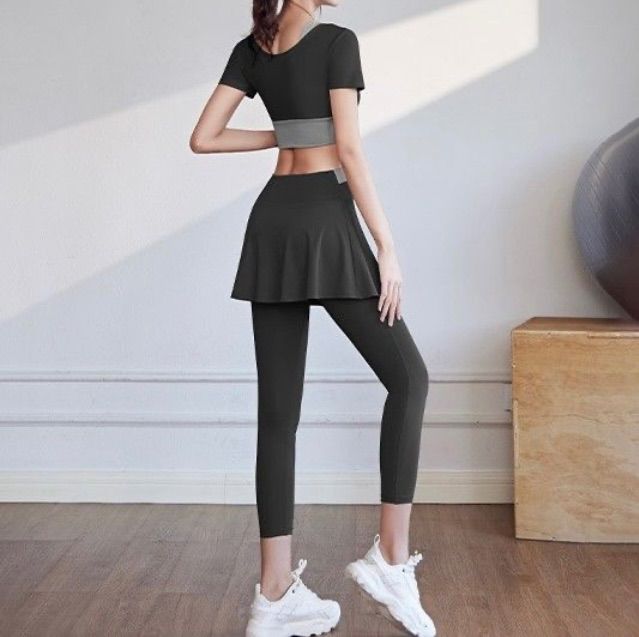 SUKALA】カップ付きTシャツ＆レギンスセットアップ M SUKALA