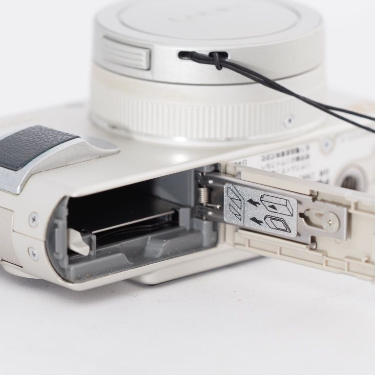 Panasonic パナソニック デジタルカメラ LUMIX LX2 シルバー DMC-LX2-S