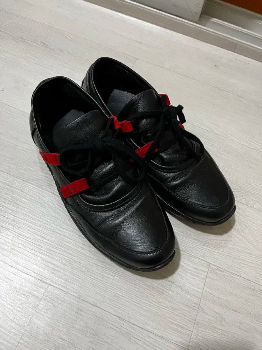 フラット シューズ