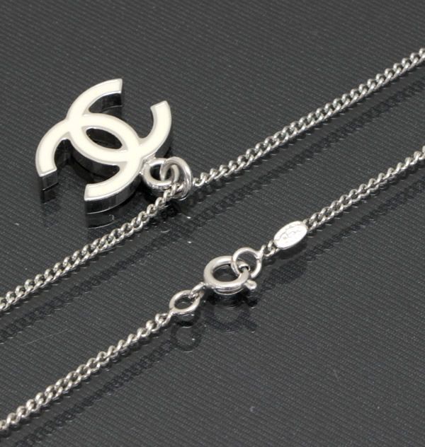 定番人気! 美品 シャネル ココマーク ネックレス 白【58476 定番人気! 美品 シャネル ココマーク ネックレス 白【58476