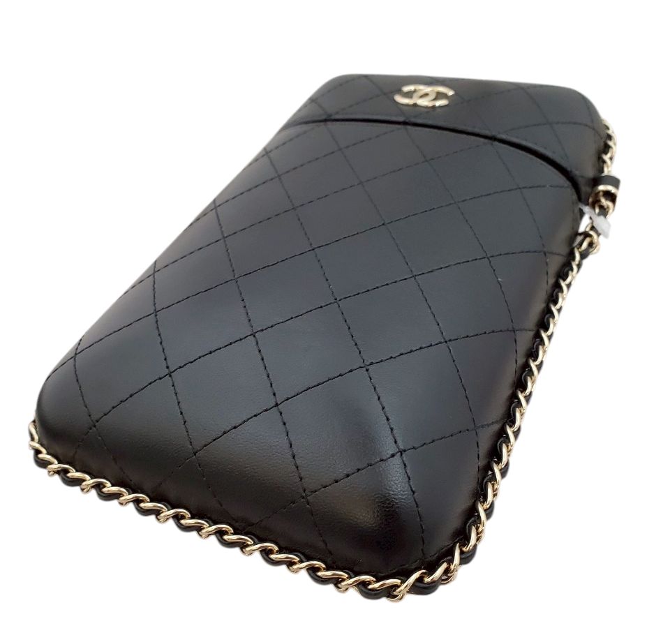 CHANEL フォンケース