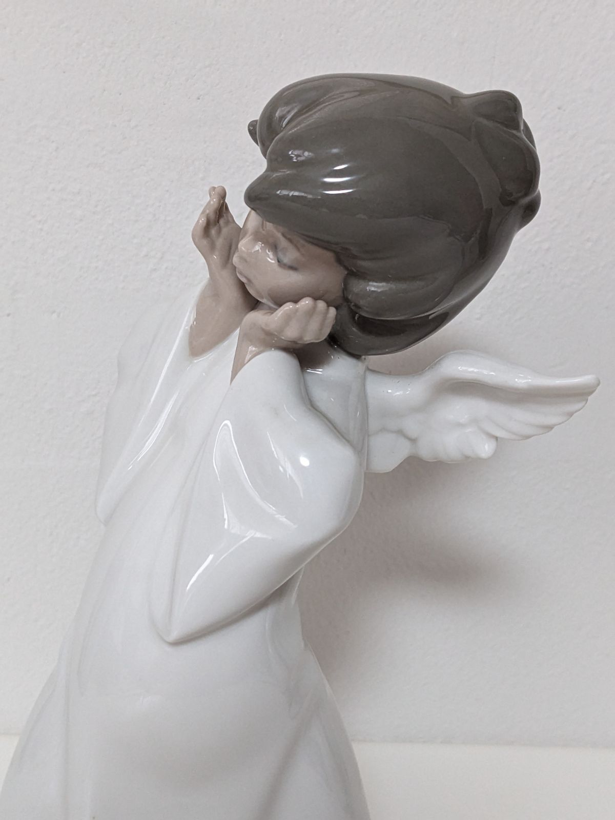 リヤドロ磁器人形天使の考えごと