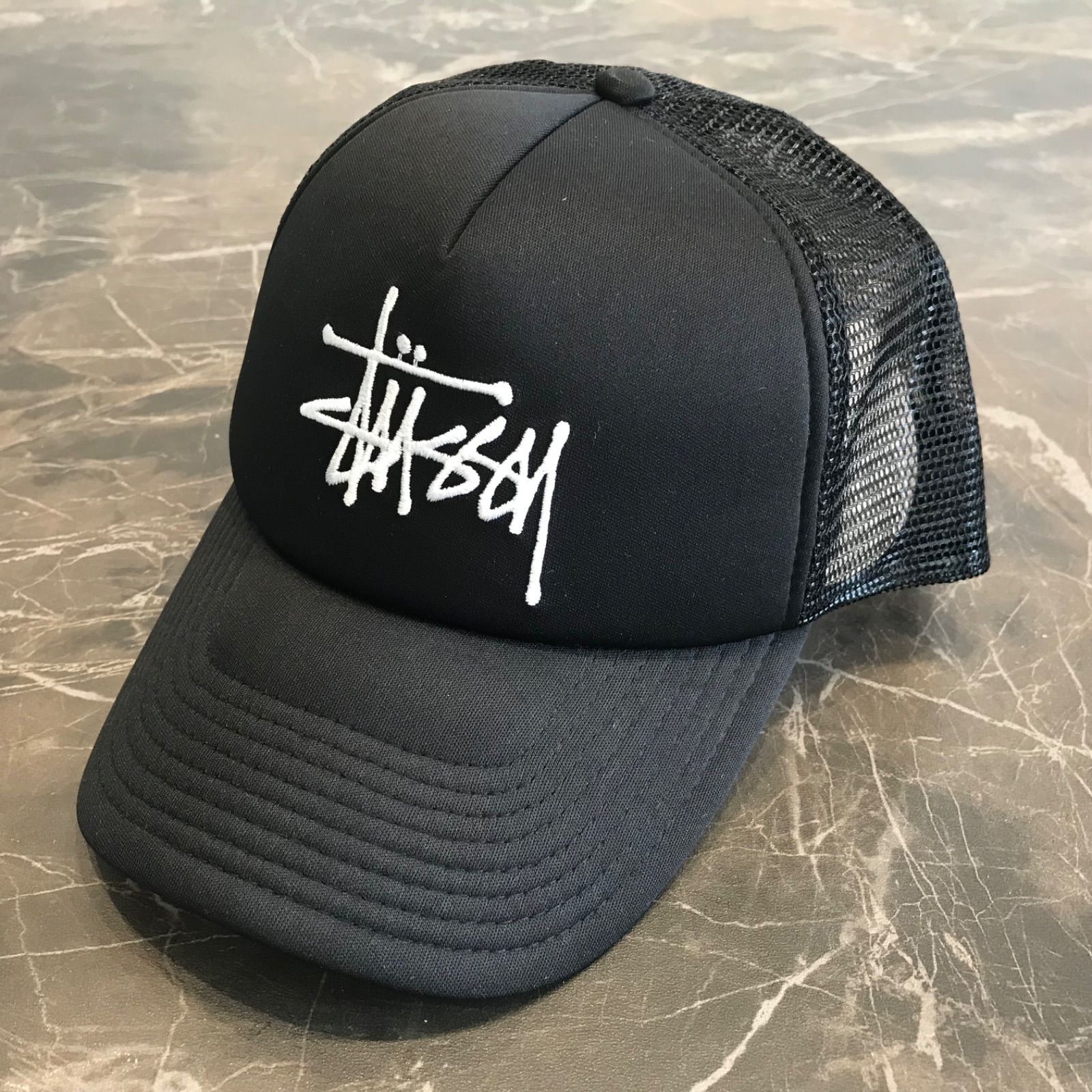 追跡便【Stussy】グラフィティ トラッカーキャップ ロゴプリント 210.jpg
