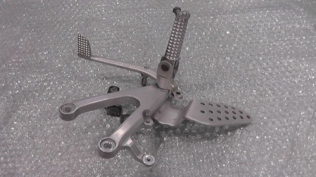 YZF-R1 JYARN095000000xxx の ステップ右 ブレーキペダル 1757562065
