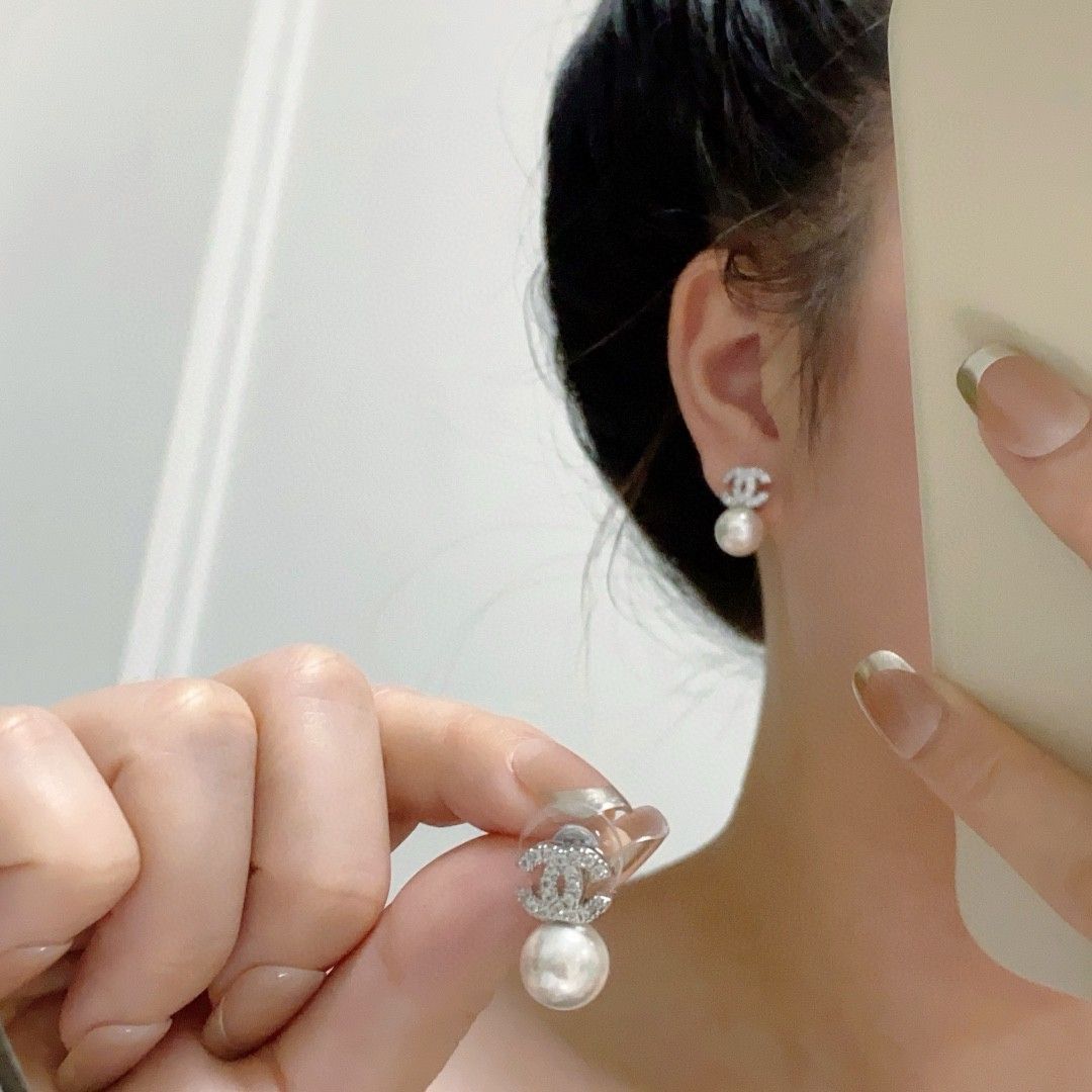 今日 Chanel シャネル ダブル C パール スモール イヤリング