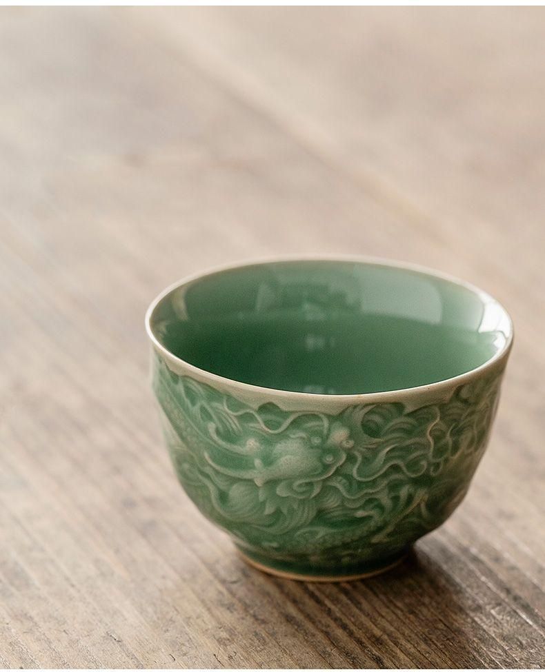未使用品   中国美術 湯呑み2つ  茶器  青磁茶杯 煎茶道具 青磁蓮弁杯 未使用品 中国美術 湯呑み 茶器2つ 青磁茶杯 煎茶道具 青磁龍紋