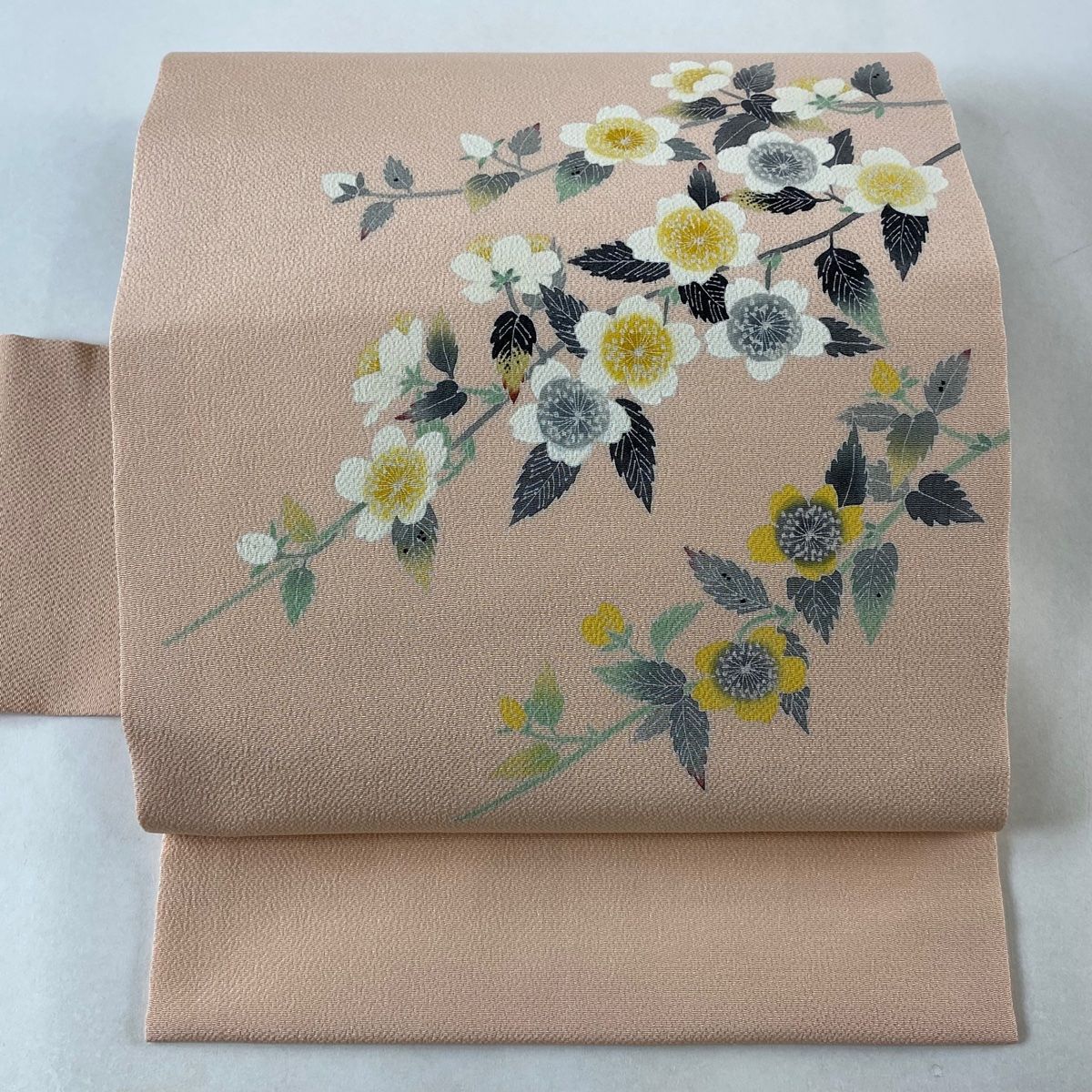 名古屋帯 美品 逸品 羽田登喜 落款 桜 縮緬 薄ピンク 正絹 名古屋帯 美品 逸品 羽田登喜 落款 桜 縮緬 薄ピンク 正絹