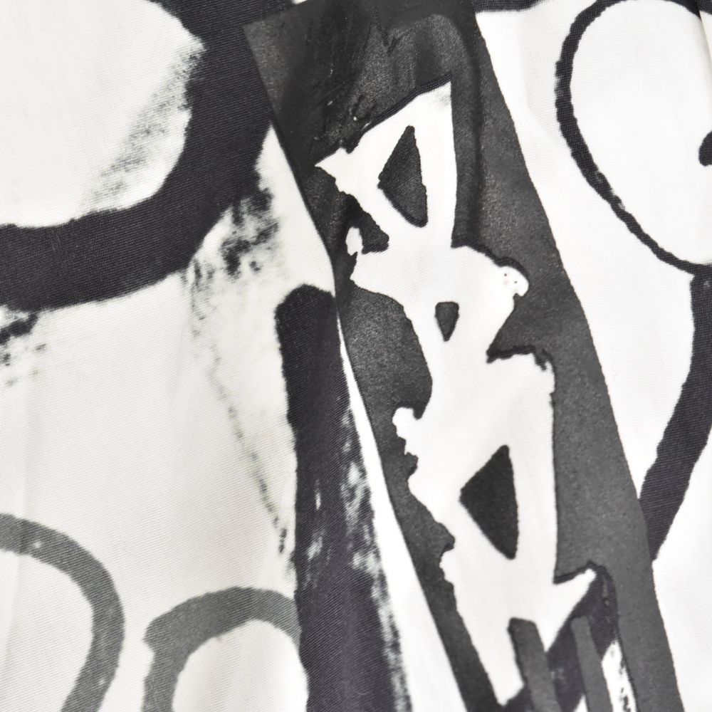 VETEMENTS ヴェトモン 21SS All-Over Graffiti Shirt オールオーバーグラフィティ 総柄長袖シャツ ホワイト/ブラック UE51SH900B 半袖シャツ