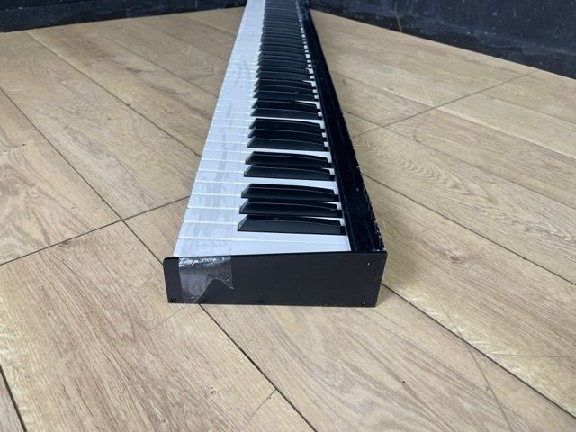 ほぼ未使用 88鍵盤 電子キーボード ELECTRONIC PIANO 電子ピアノ ペダル付 【中古】動作保証 楽器 自動演奏/510485在☆4 -  メルカリ