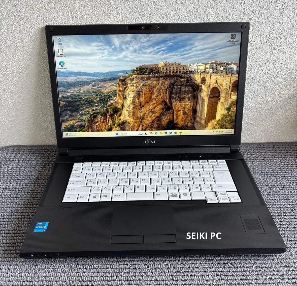 富士通 /白/i5/WQHD/非光沢/メモリ8Gb/SSD128Gb 富士通 /白/i5/WQHD/非光沢/メモリ8Gb/SSD128Gb