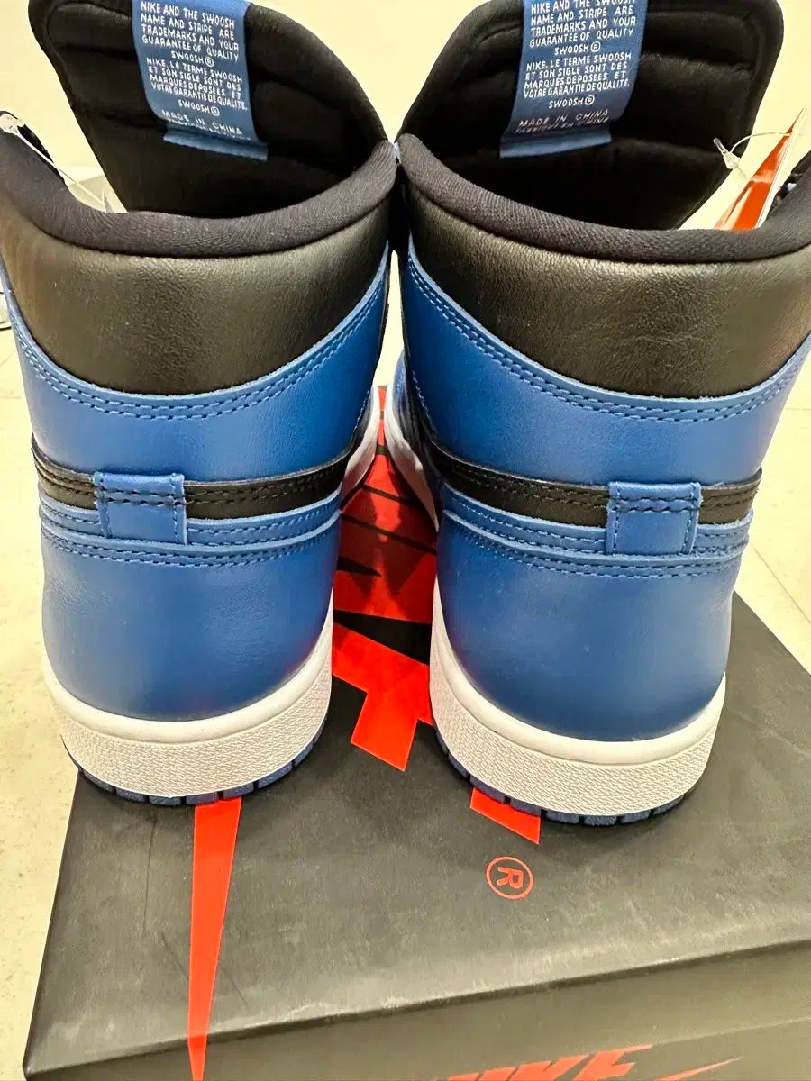 即納 ジョーダン レトロ ハイ 555088-404 小説