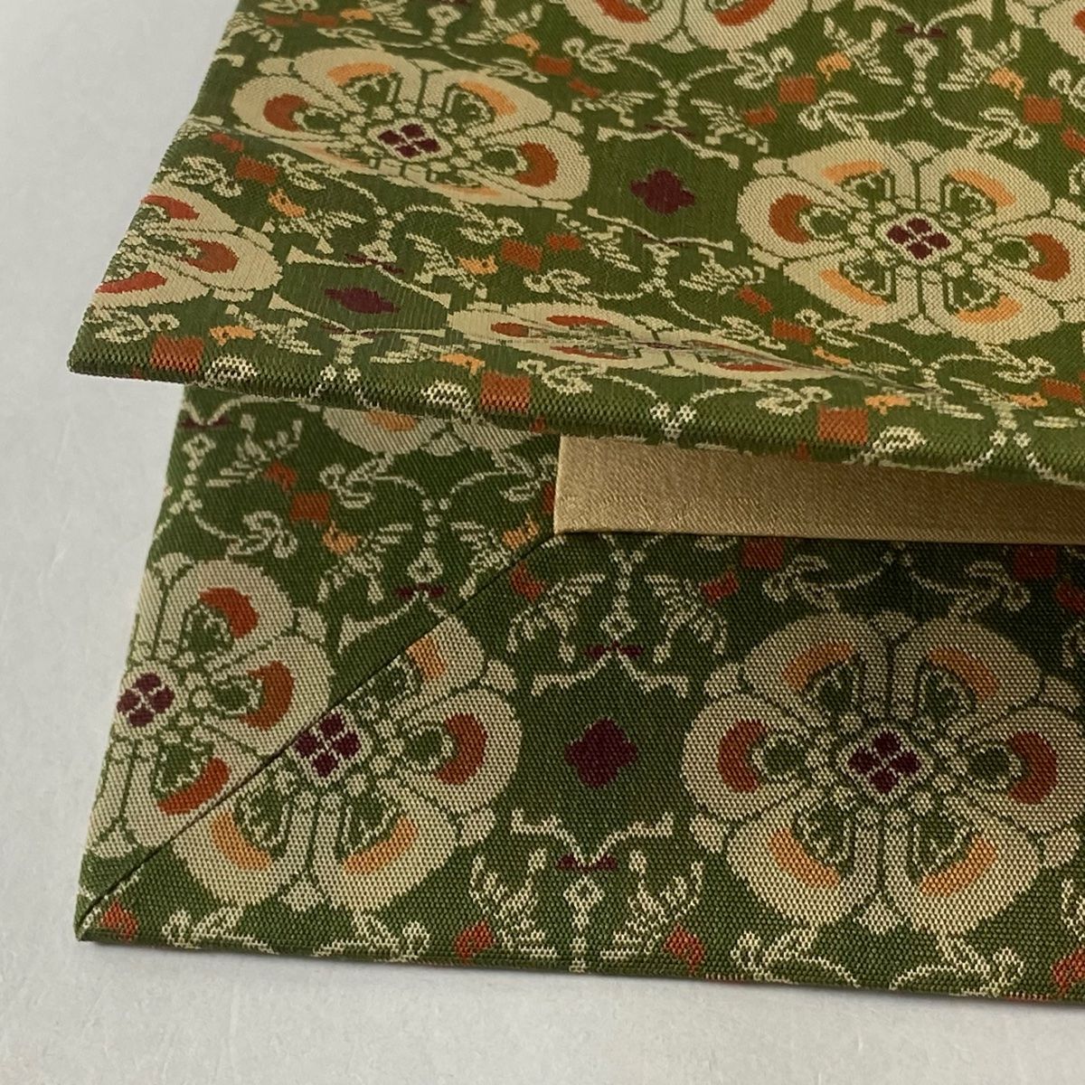 開き名古屋帯 美品 逸品 龍村美術織物 花 花鳥 鶯色 正絹 【中古