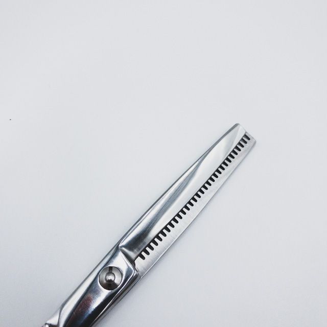 新品　YSパーク 美容師　セニングシザー Y.S.PARK YS-ATV30（カット率40～50％） ハサミ屋はやし