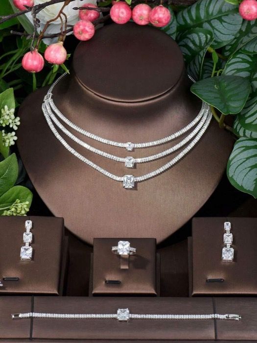 スクエアジェムストーン装飾 バレンタインデーの女性への贈り物に適しています