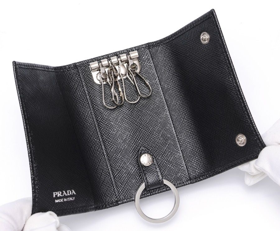 プラダ　新品未使用　キーケース　4連　トライアングル　ロゴ　サフィアノレザー　黒 プラダ / PRADA サフィアーノ トライアングル キーケース 1PG004