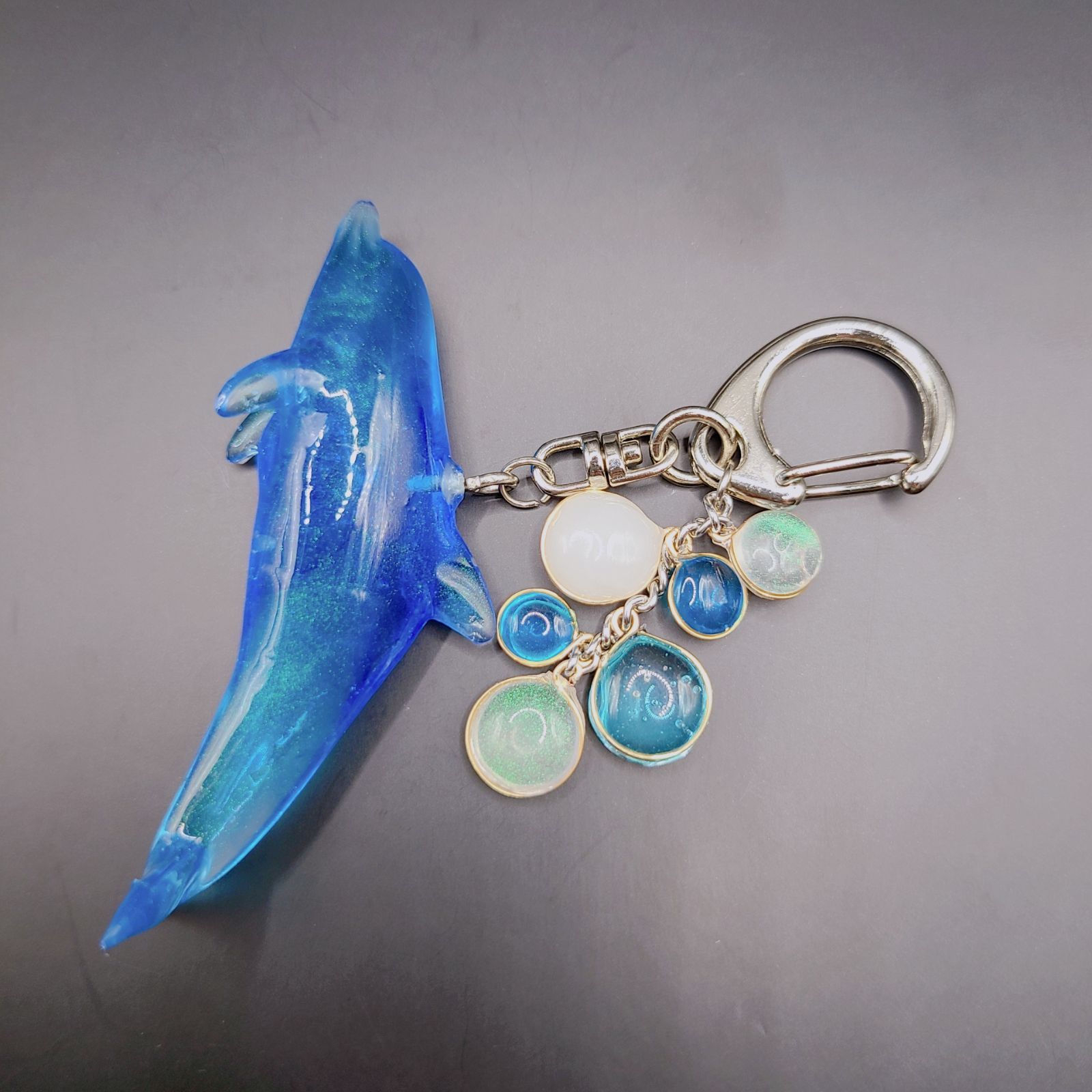 個性的！キラキライルカのチャーム・キーホルダー┈┈┈┈┈୨୧レジン