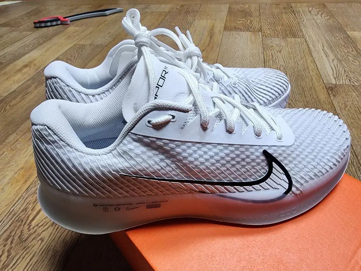 ナイキ テニスシューズ ベイパー 11